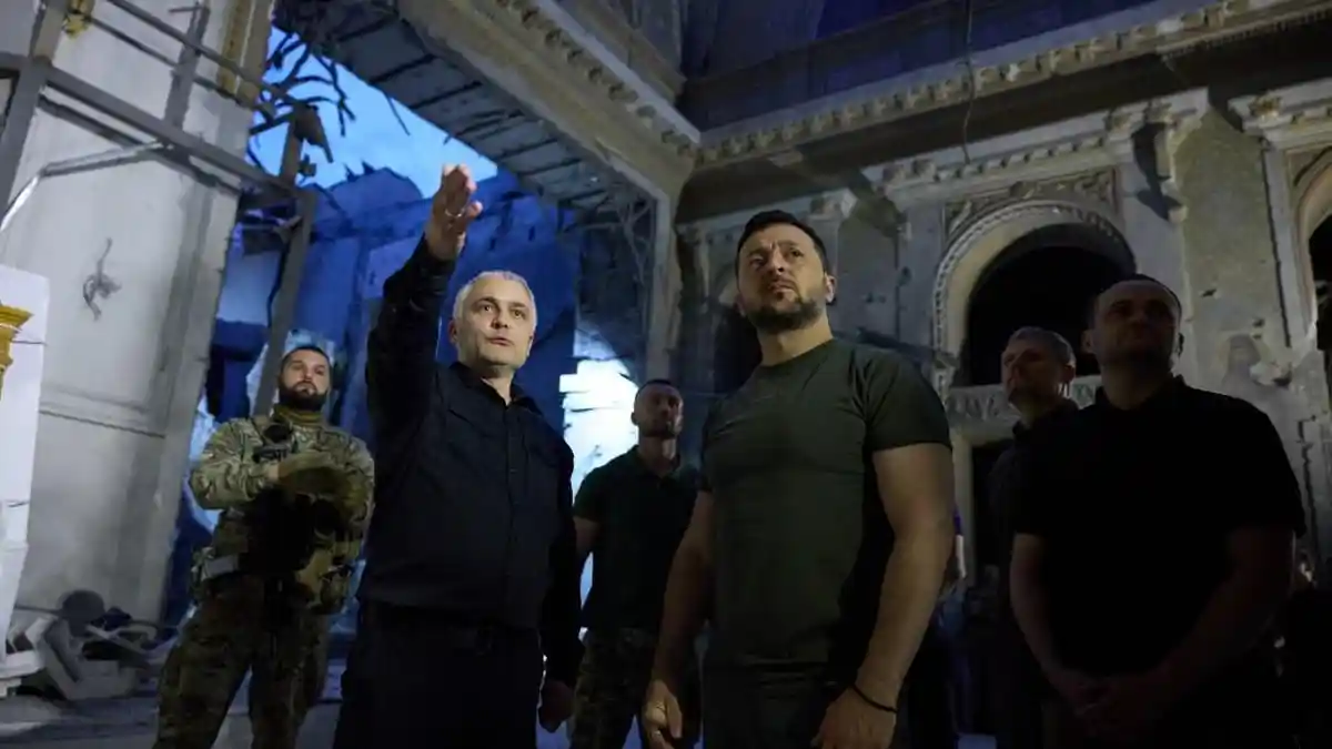 Presiden Zelensky Kunjungi Gereja Katedral Ortodoks di Odesa yang Dibombardir Rusia