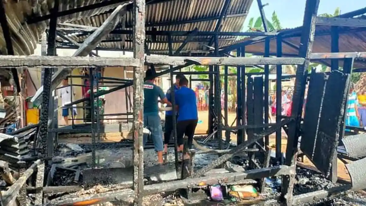 BREAKING NEWS, Satu Rumah di Desa Sondana Ludes Dilahap Si Jago Merah