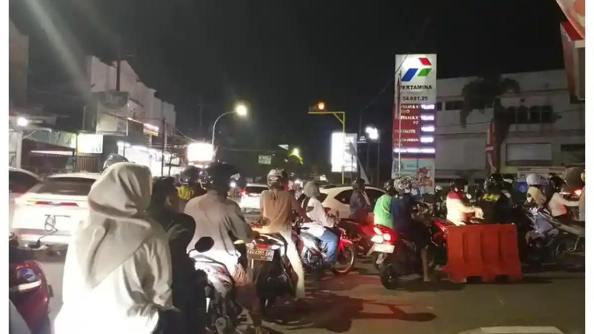 BBM Subsidi Sulit Didapat di Jember dan Lumajang, Khofifah Klaim Stok Aman