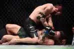 khabib-nurmagomedov-dan-conor-mcgregor-tonjok_20181011_191655.jpg