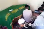 4 Korban Kecelakaan Tol Batang-Semarang Dibawa ke Magetan, Tangis Iringi Jenazah Dimakamkan di TPU