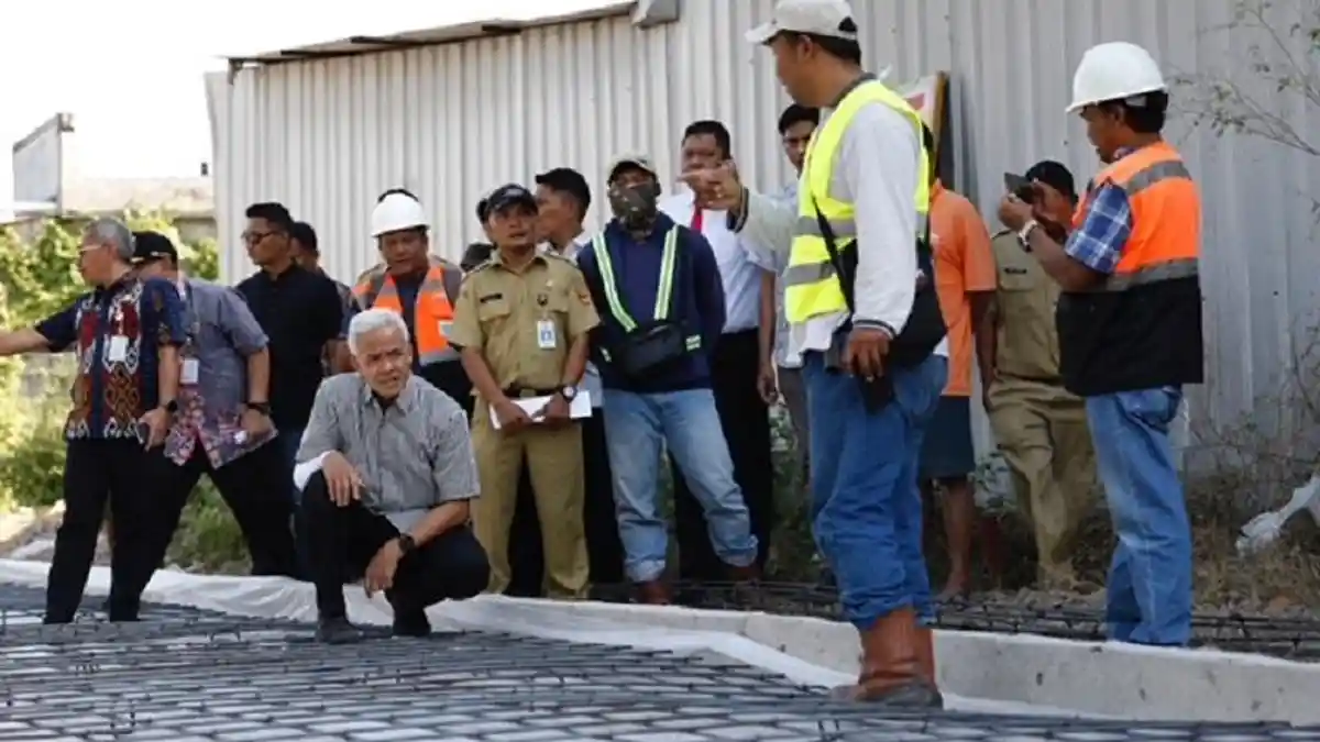 Ganjar Tinjau Perbaikan Jalan Cuplik-Telukan: Jaga Kualitas dan Jangan Dikorupsi
