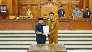 Bupati-Klaten-Hamenang-Wajar-Ismoyo-menyampaikan-LKPJ-2025.jpg