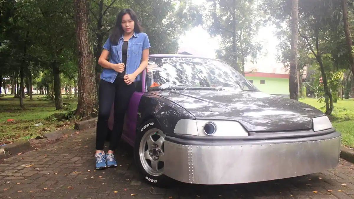 Pria Ini Hilangkan 400 Kg Bobot Mobilnya Demi Mencapai Kecepatan Maksimal