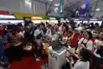 Warga Antre Membeli Souvenir Asian Games 2018