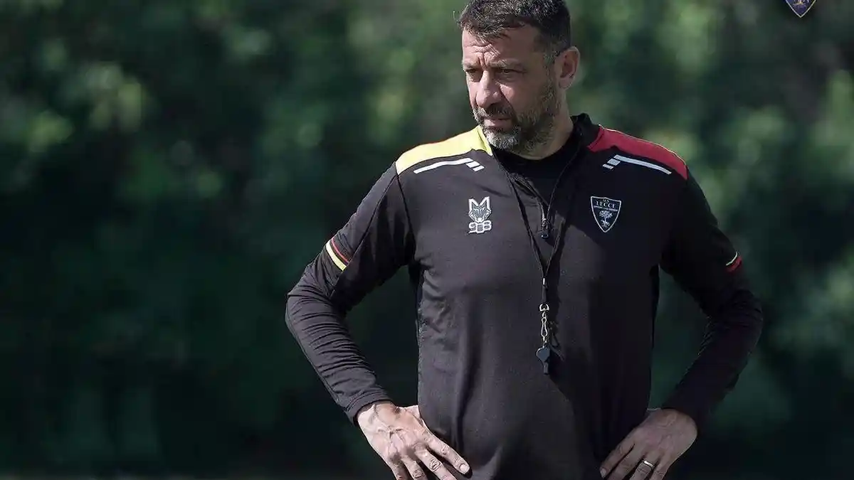 Lecce Pecat Roberto D'Aversa, Kenapa?