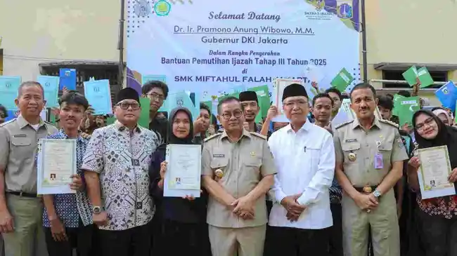 Lewat Pemutihan Ijazah, Pemprov DKI Pastikan Tak Ada Anak Jakarta yang Tertinggal Pendidikan