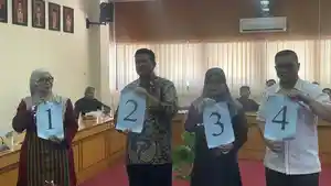 2026-04-14-Prof-Hasniati-Prof-Muhammad-Prof-Tuti-Bahfiarti-Prof-Sukri.jpg