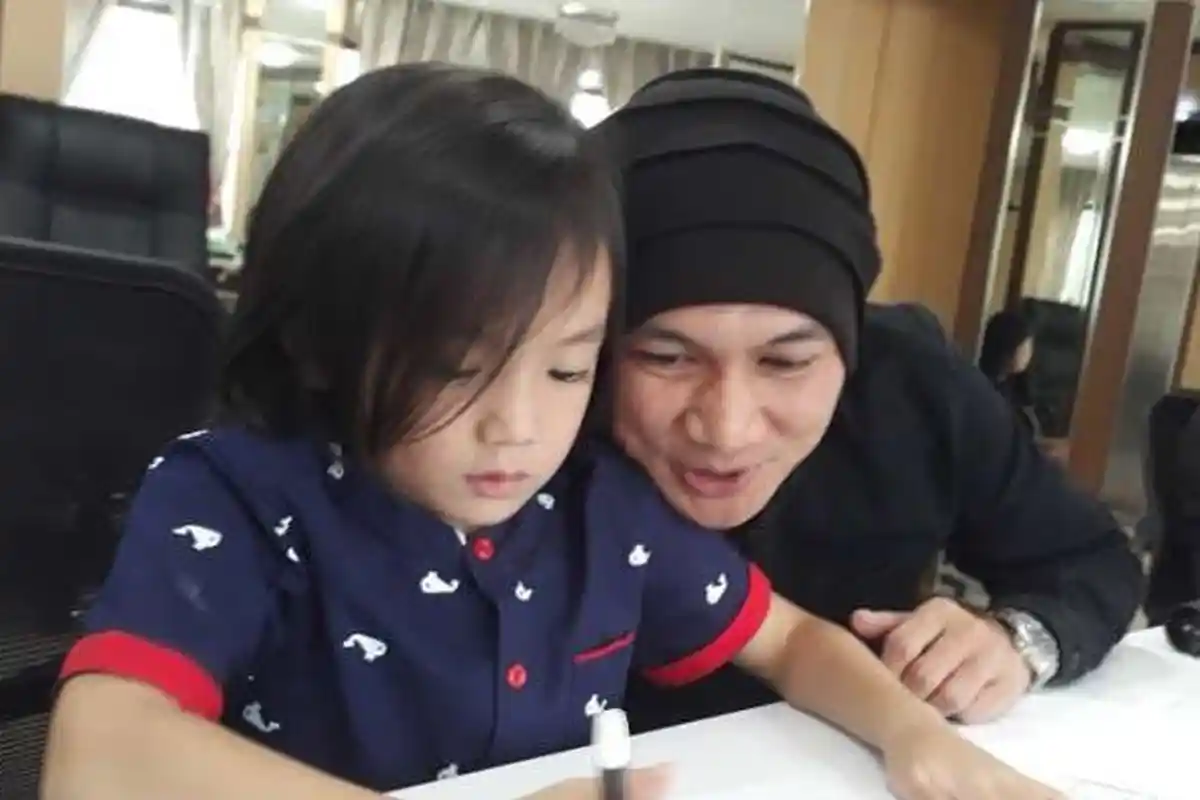 Penyakit Anaknya Jadi Bahan Bercandaan, Anji Bungkam Netizen Dengan Jawaban Ini