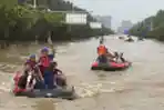 Ketika Jalan di China Berubah Menjadi Sungai