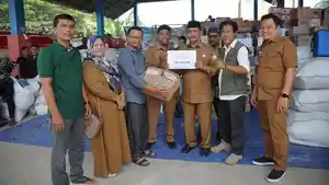 Disdikbud-serahkan-donasi-untuk-korban-banjir-dan-longsor-Aceh.jpg