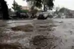 Banjir di Jalan Suprapto Cempaka Putih Jakarta