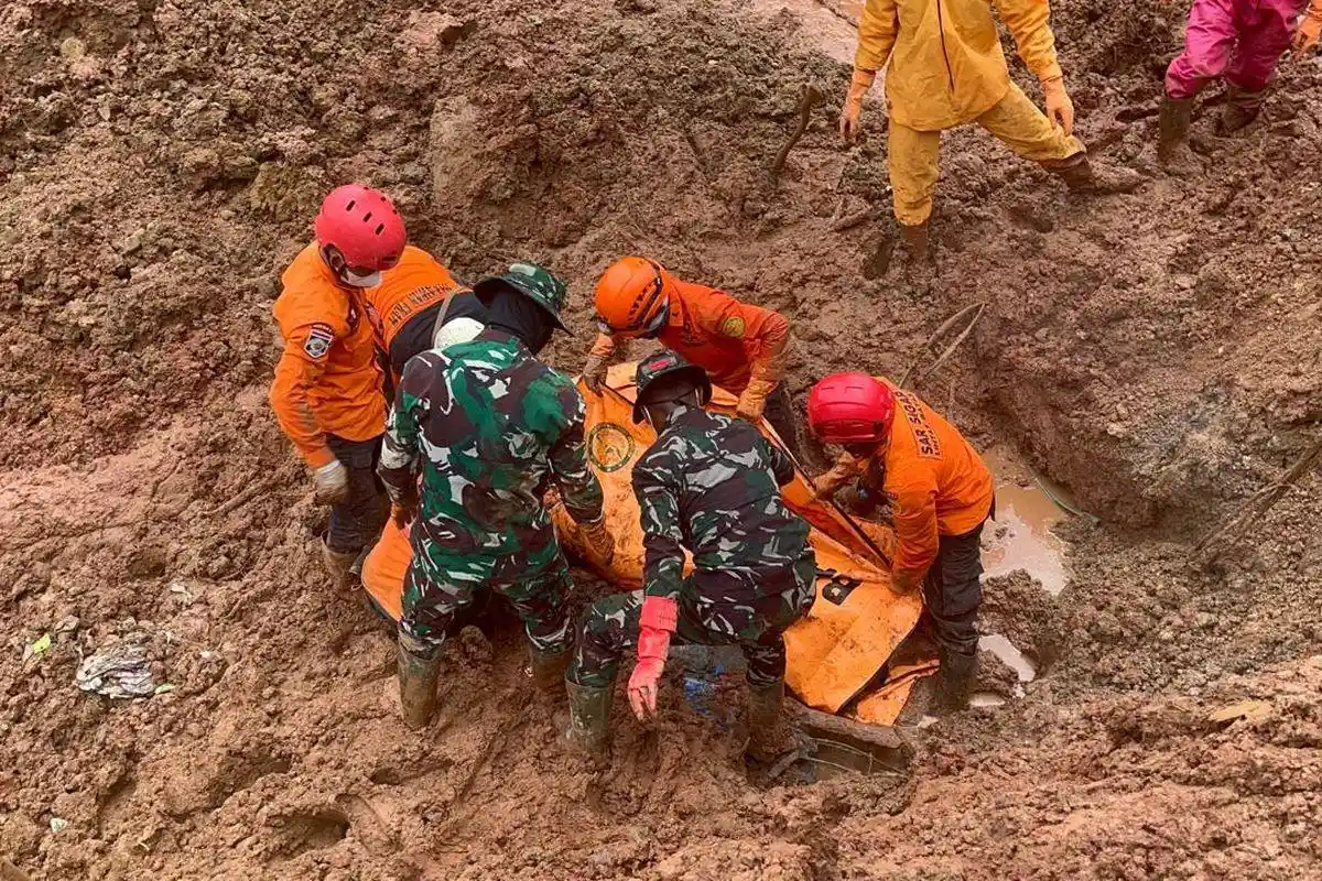 5 Korban Longsor Cilacap Masih Tertimbun, Jasad Ibu dan Anak Ditemukan, 18 Jenazah Sudah Dievakuasi