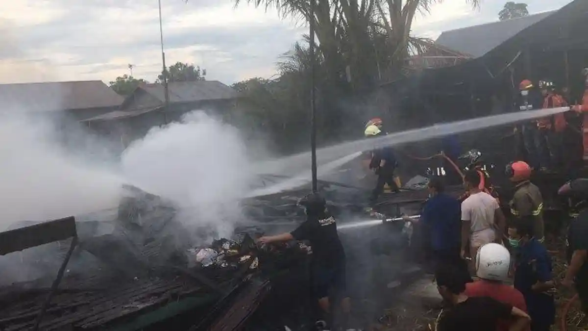 Sang Istri Nekat Bakar Rumah, Emosi Bertengkar dengan Suami Berebut Sepeda Motor