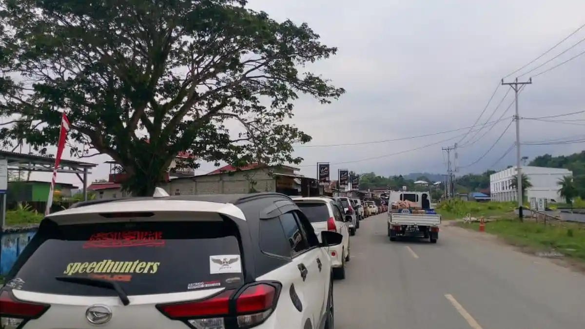 Antrean Panjang Pengisian Pertalite di SPBU Weda Halmahera Tengah Malut Terjadi Lagi