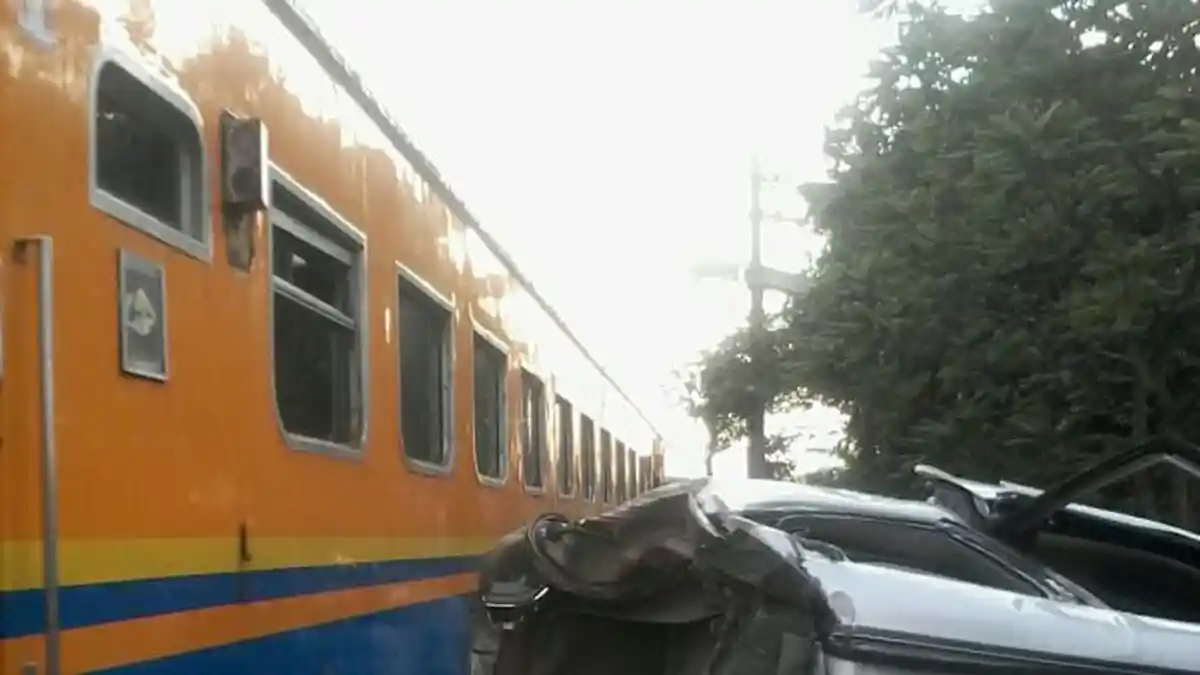 Perempuan Paruh Baya Tewas Tertabrak Kereta Api di Bekasi