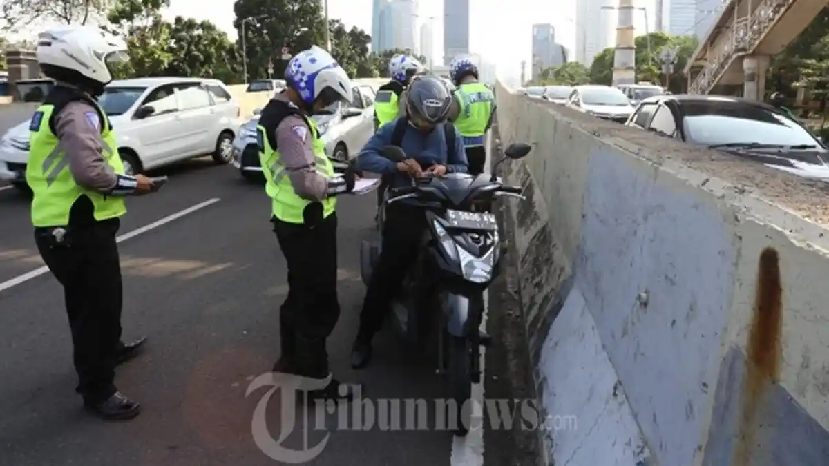 Polisi Ancam Tilang Manual lagi, Banyak Pengendara Memanipulasi Pelat Nomor, akan Dipasangi Chip