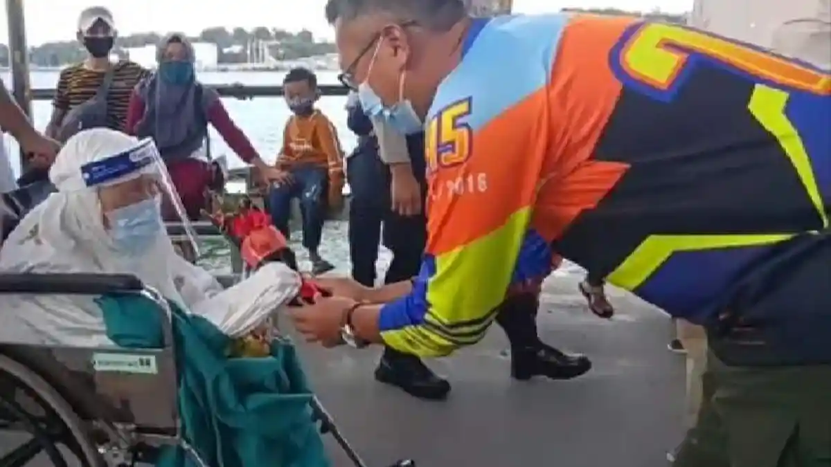 Nenek Umur 80 Tahun Sembuh dari Covid-19 di Batam, Pulang ke Belakangpadang Disambut Kompang