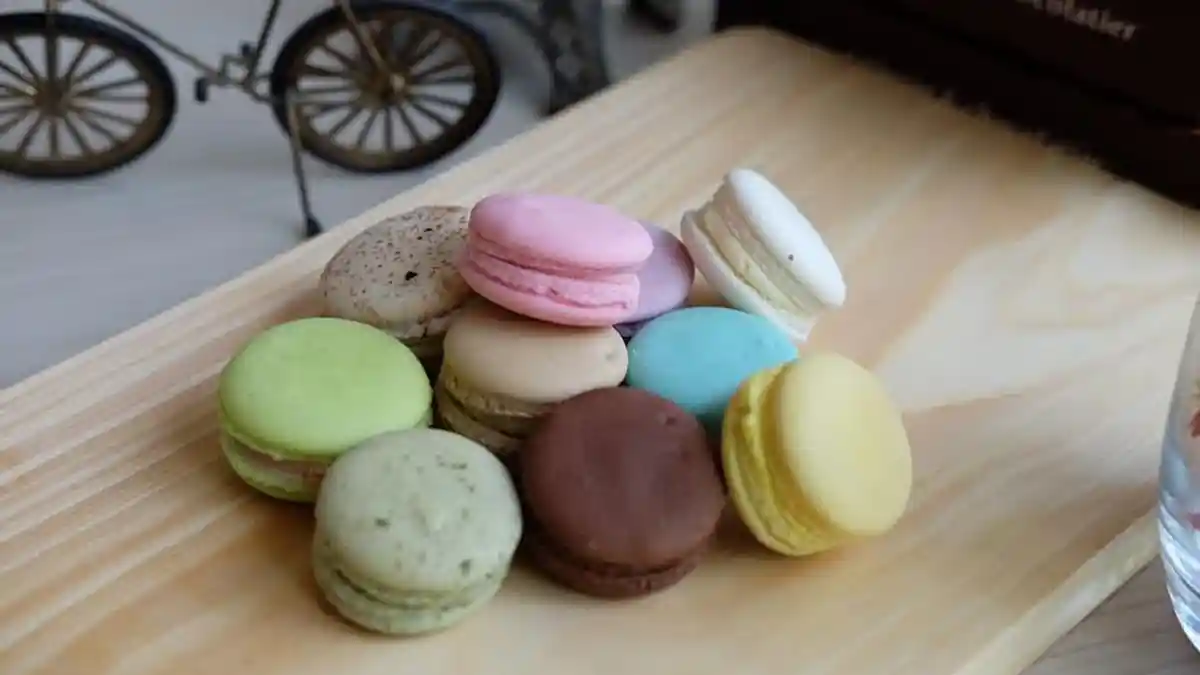 Macaron, 10 Rasa Si Mungil yang Rasanya Renyah Lembut