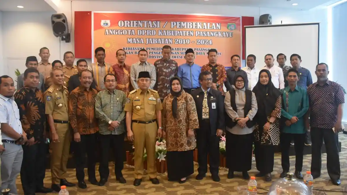 Buka Pembekalan 30 Anggota DPRD Pasangkayu, Begini Pesan Gubernur Sulbar