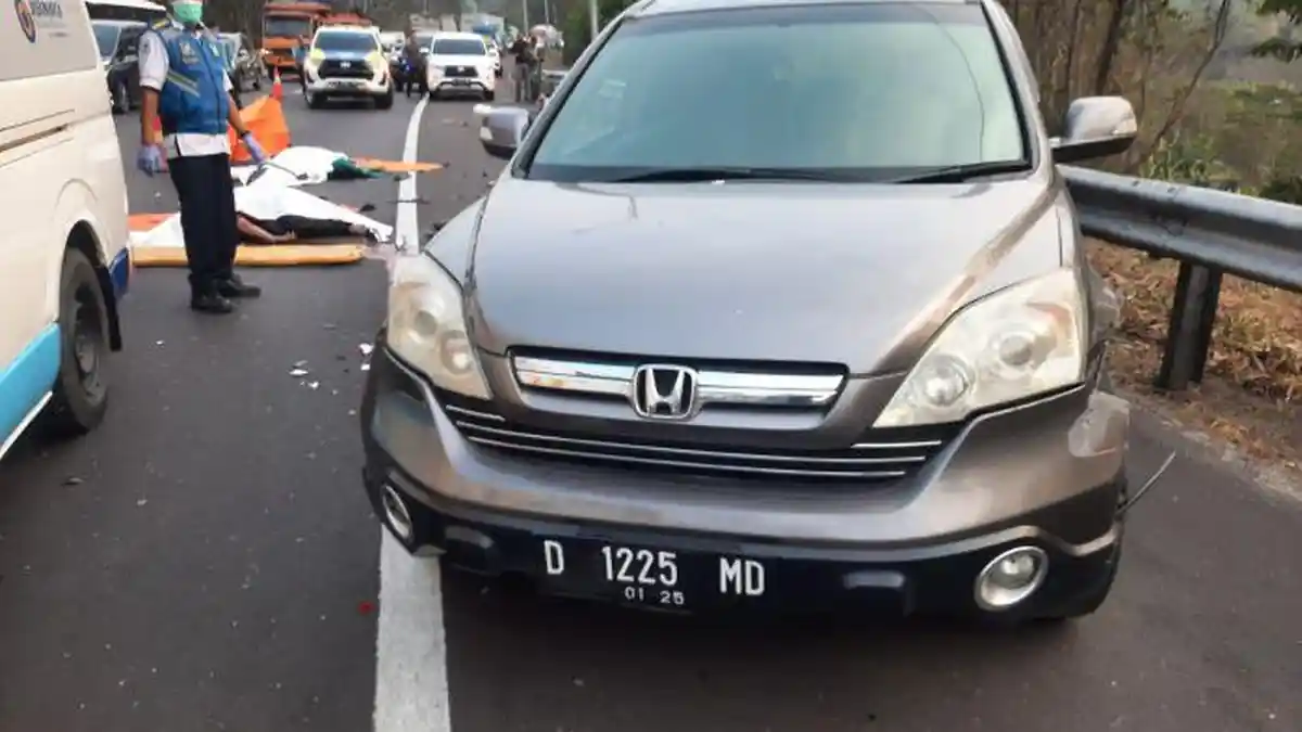 Kecelakaan Maut di Tol Cipularang, Bacaleg Gerindra Tewas Tersambar Truk saat Ganti Ban