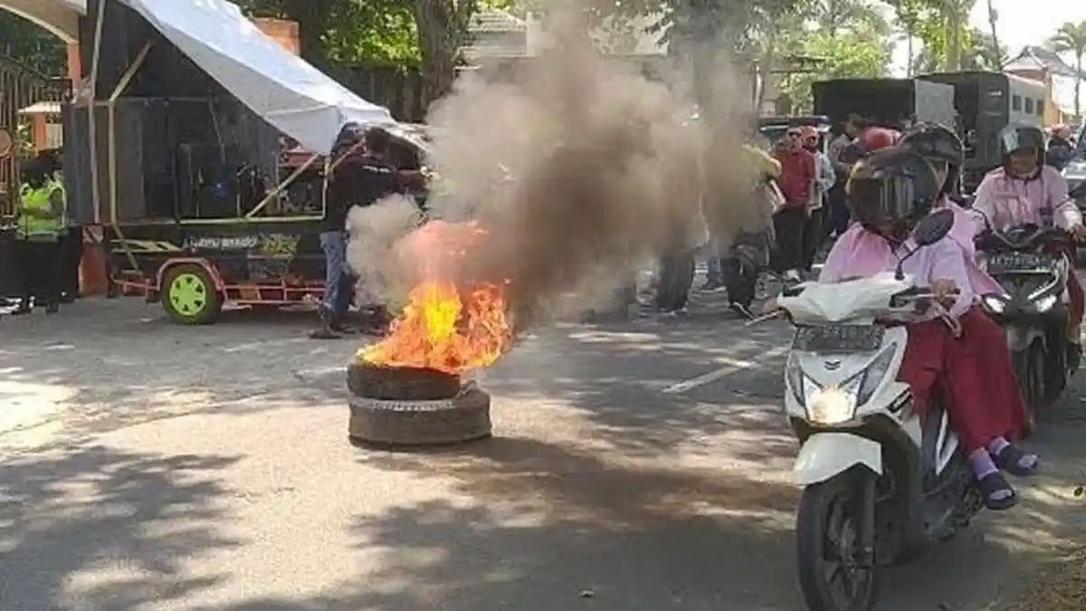 Dialog Memanas, Karena Bawaslu Kediri Tak Periksa Camat Yang Kondisikan Bacaleg dan Perangkat Desa