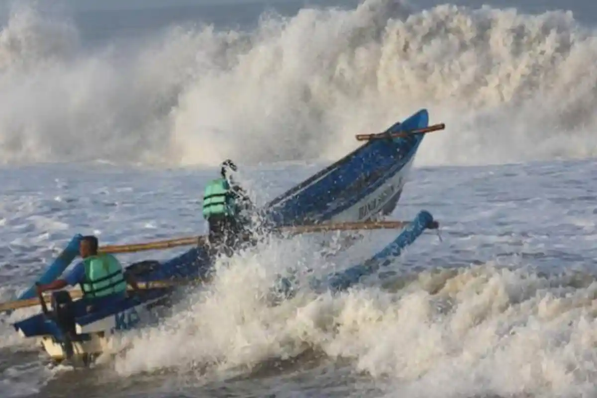 Waspada! Potensi Tinggi Gelombang di Sejumlah Perairan NTT Berkisar 2 Sampai 3 Meter