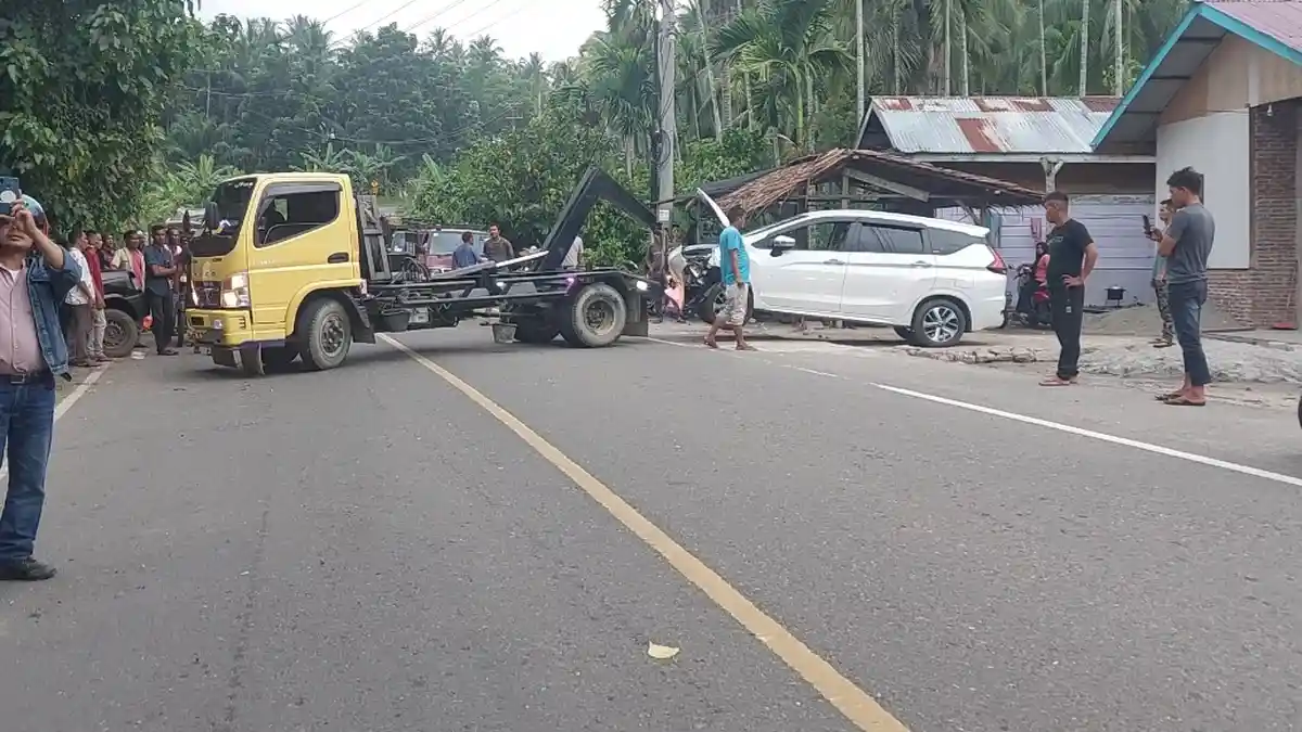 Mobil Rush, Isuzu Panther dan Xpander yang Terlibat Tabrakan di Bireuen Rusak Parah 