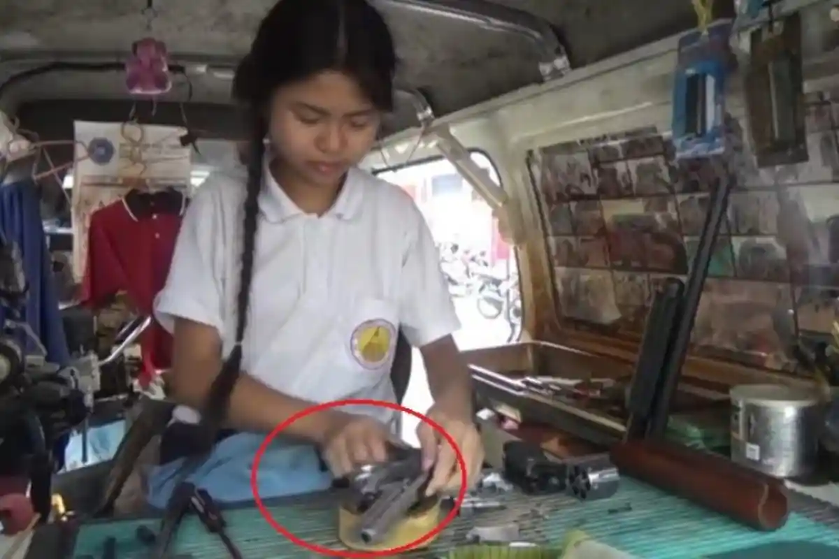 Usia 12 Tahun, Gadis Cantik Ini Pandai Merakit Senjata, Lihat yang Dilakukan dengan Mata Tertutup