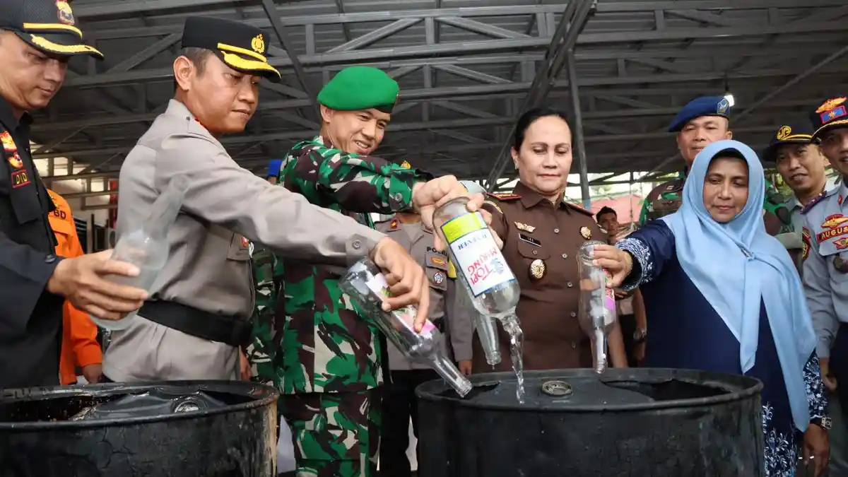 Polresta Tanjungpinang Musnahkan Mikol Aneka Merk dan Petasan Hasil Razia Pekat