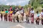 Pose-Umat-Katolik-di-Kampung-Kote-Desa-Noemuti.jpg
