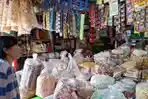 Lonjakan Harga Plastik Bikin Pedagang Pasar di Semarang Pusing, Belum Berani Naikkan Harga