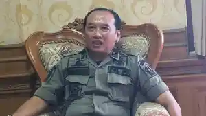 Kasatpol-PP-Badung-IGAK-Suryanegara-Penjualan-Kembang-Api-Jelang-Nataru-Mulai.jpg
