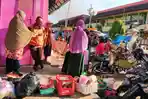 Video Pedagang Pasar Weleri Kendal Pungut Barang Yang Bisa Diselamatkan