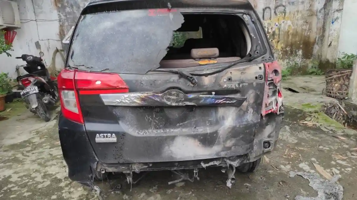 Penghuni Komplek Deli Garden 2 Diteror Pria Bertato, Mobil Dibakar Hingga Bikin Heboh Warga