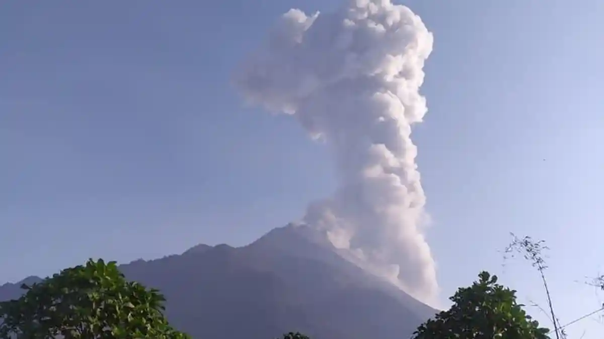 Angkasa Pura Pastikan Penerbangan dari Semarang Tak Terdampak Erupsi Merapi