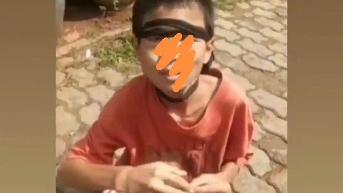Dengan Kaki Dirantai serta Mata dan Leher Terikat, Anak Ini Ngesot Kabur dari Rumah Karena Lapar