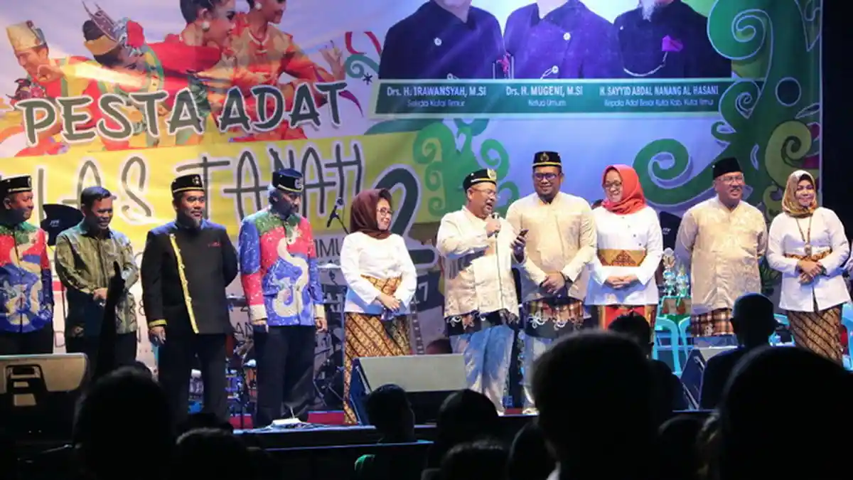 Bupati Ismunandar Tutup Pelas Tanah II