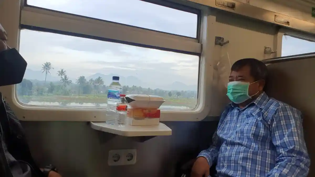 Kereta Api Garut - Jakarta Bangun Lagi Setelah 40 Tahun Tidur, Hidung Bupati Garut Hitam Blepotan