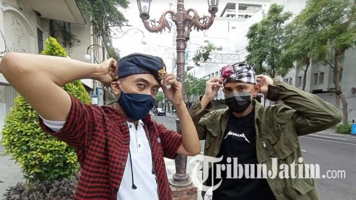 Sasar Anak Muda Surabaya, Udeng Ksatrian Surya Anagata Buat Kreasi dari Denim dan Flanel
