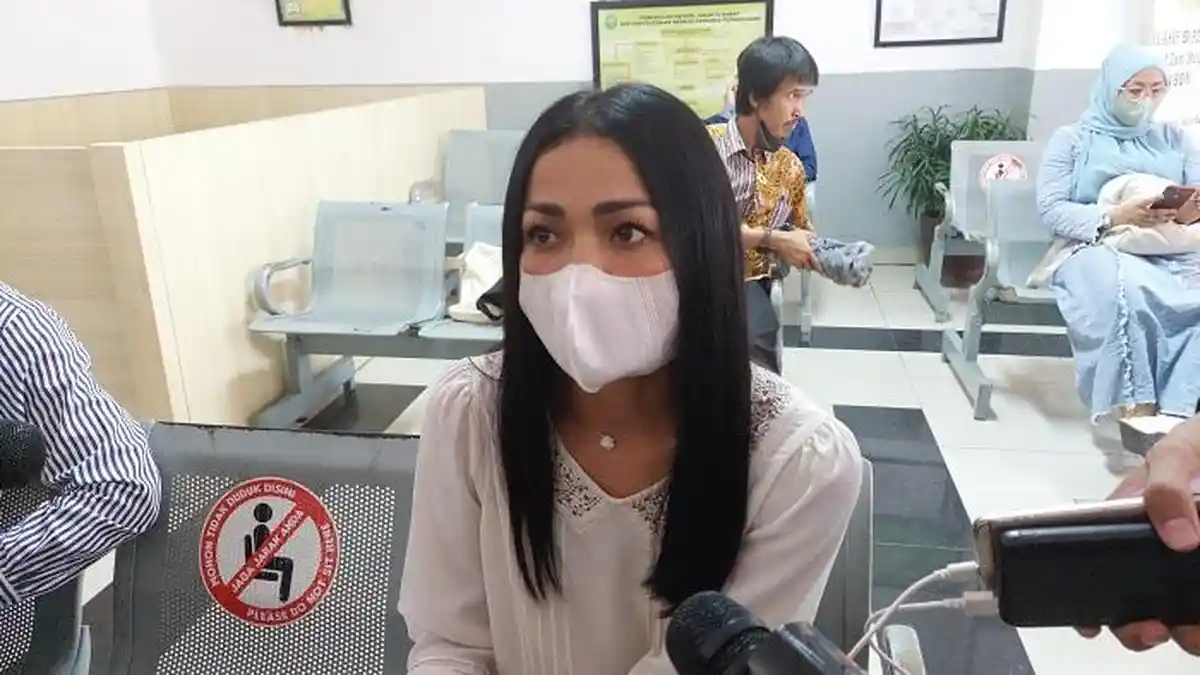 Nirina Zubir Puas Riri Khasmita dan Edrianto Dituntut 15 Tahun Penjara