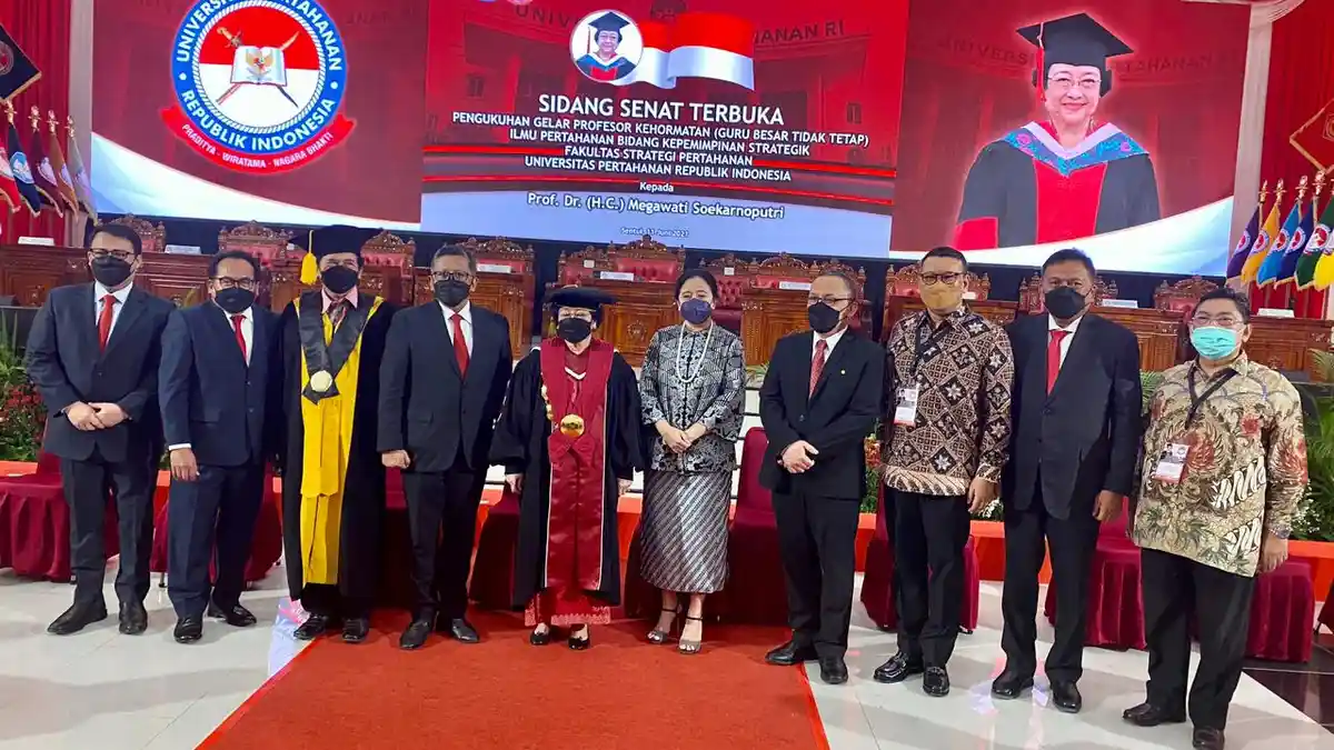 Megawati Soekarnoputri Terima Gelar Profesor HC Dari Unhan, Olly Dondokambey Hadir