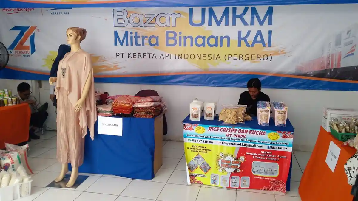 Yuk Mampir ke Bazar UMKM Mitra Binaan PT KAI Daop 3 Cirebon di Stasiun Cirebon