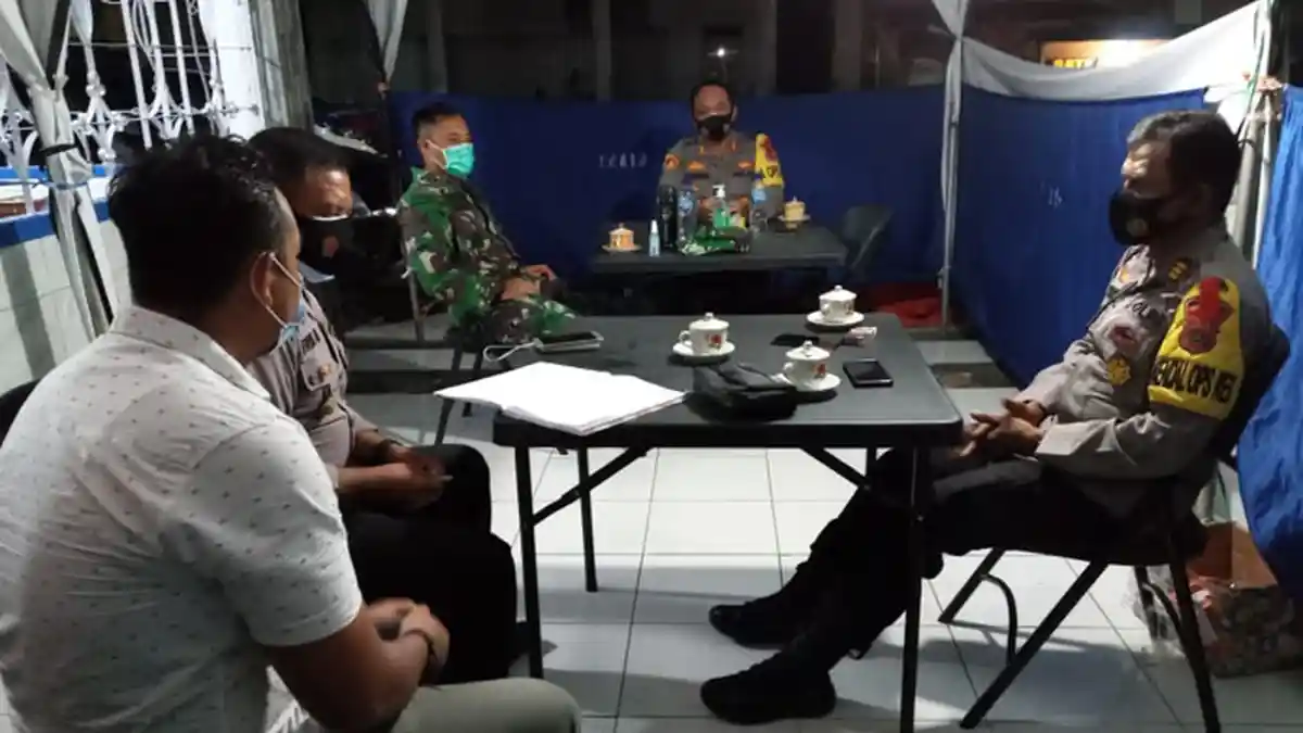 Dandim dan Kapolres Sumba Timur Pantau Pos Pengamanan dan Sejumlah Gereja 