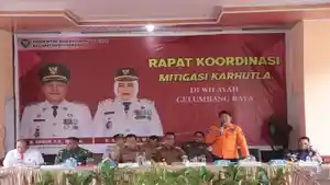 karhutla-rapat-gelumbang.jpg