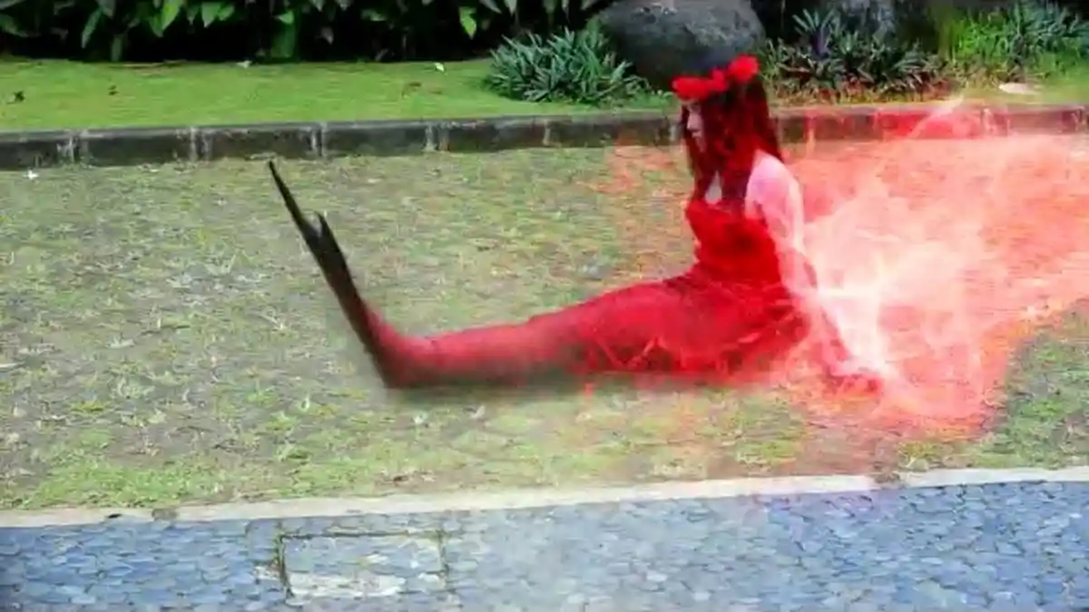 Mermaid In Love - Raina Berubah Jadi Mermaid Merah Nih, Loh Kok Bisa? Kenapa ya?