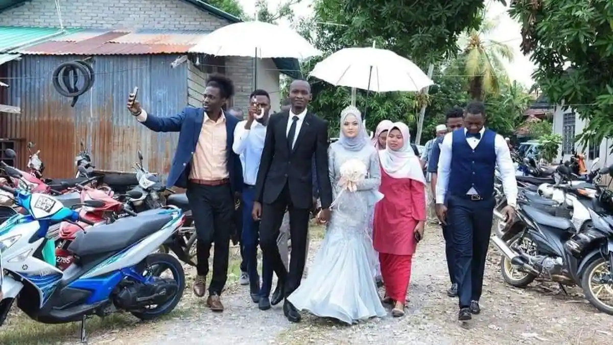 Viral Pernikahan Gadis Berhijab dengan Pria Afrika, Kisah Cinta Berawal dari Curhat Getir