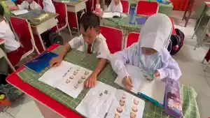 Sejumlah-siswa-siswi-saat-mengikuti-kegiatan-belajar-mengajar-sd-20.jpg