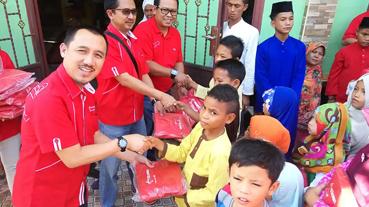 Telkomsel 'Melayani' dan 'Berbagi' di Panti Asuhan Al Ikhlas Batam - telkomsel-menyerahkan-bantuan-untuk-panti-asuhan-al-ikhlas-batam3_20160620_191524.jpg