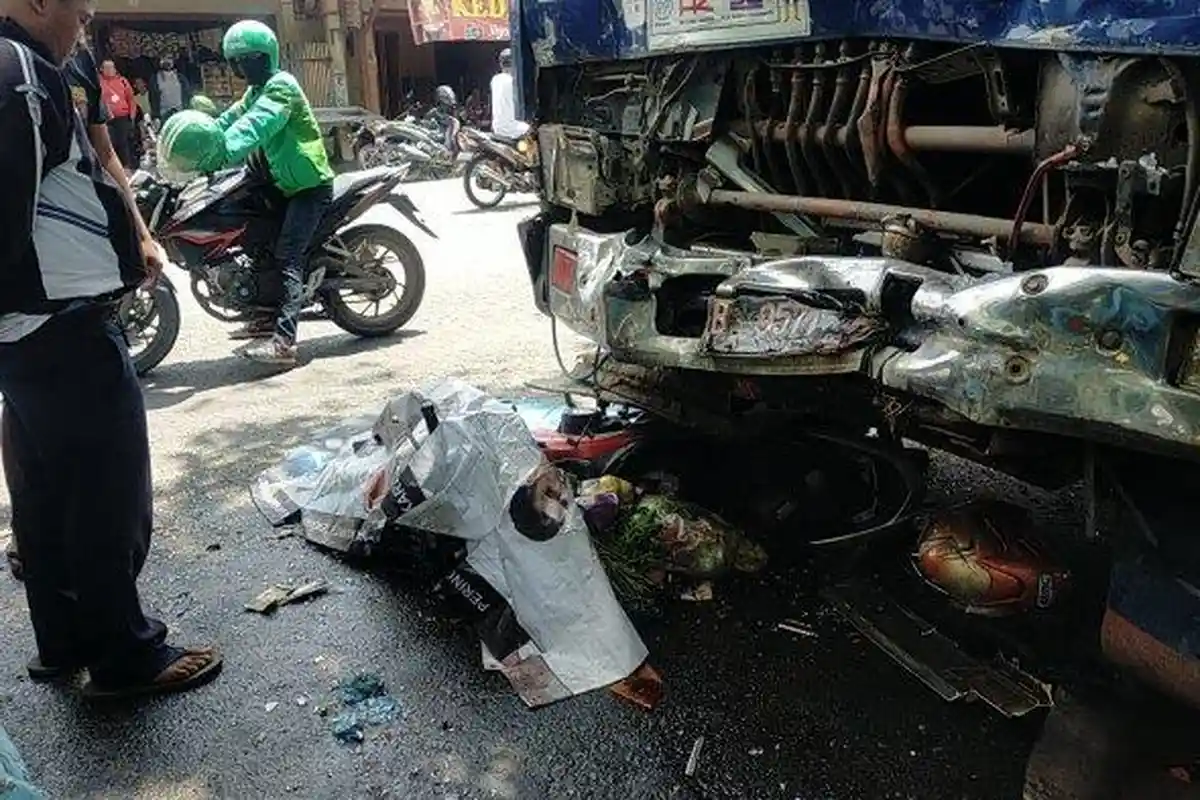 Saksi Mata Ungkap Kronologi Truk Pasir Lindas PNS hingga Tewas, Sopir Kini Diperiksa